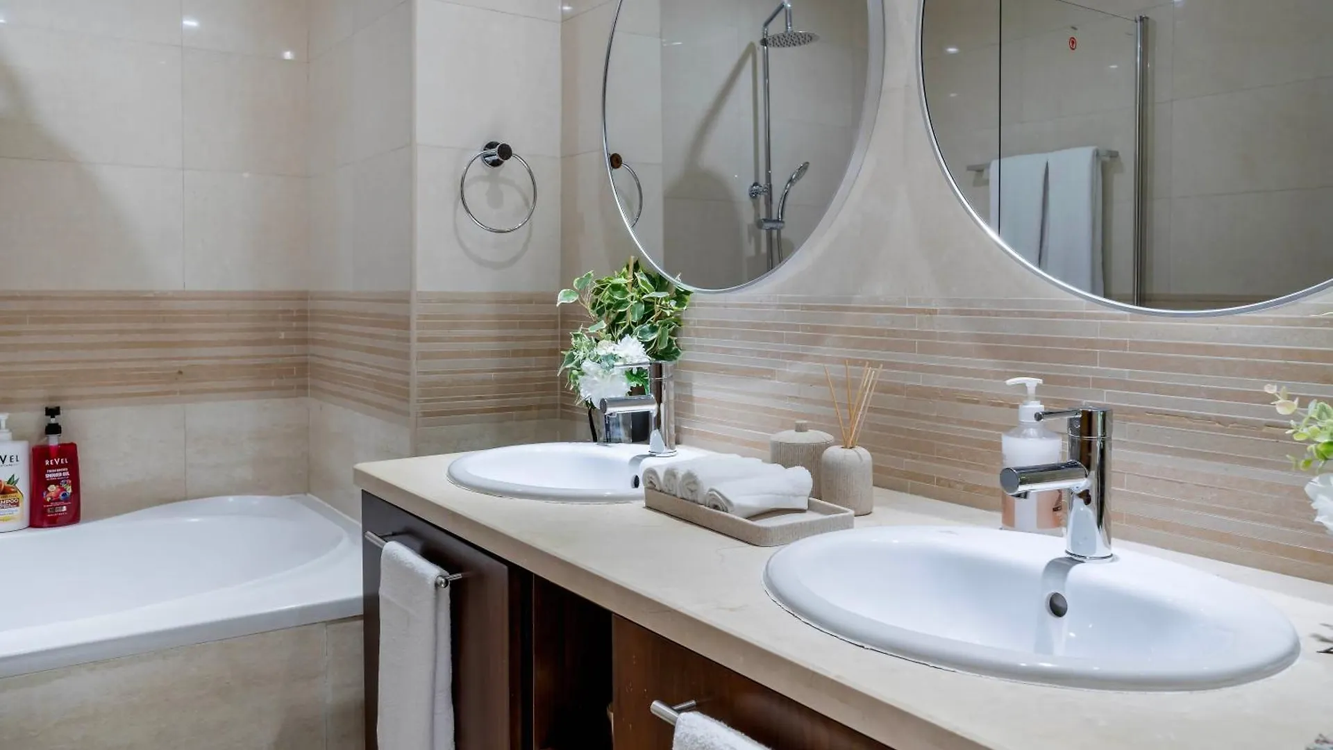 Usmans Brand New Duplex Apartment 5 Bedrooms Dubai Marina Trident Bayside 4 Rooms With 4 En-Suite Washrooms 0*,  United Arab Emirates